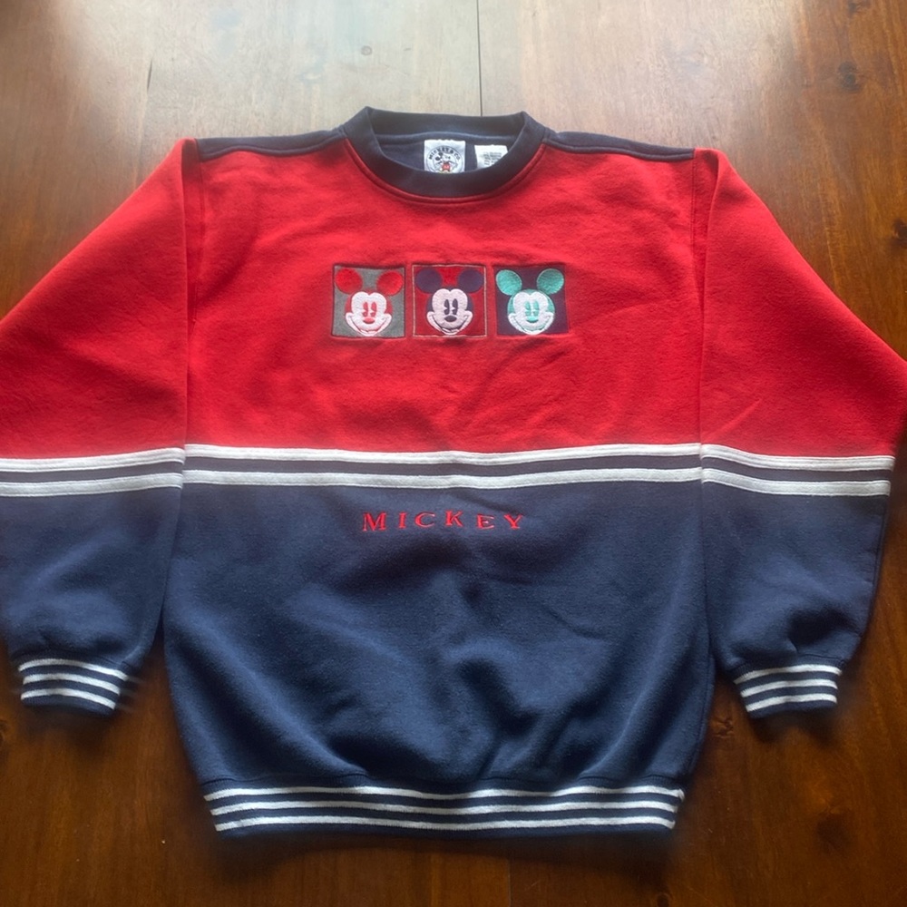 Vintage 90’s Mickey Mouse Crewneck Sweatshirt Size M